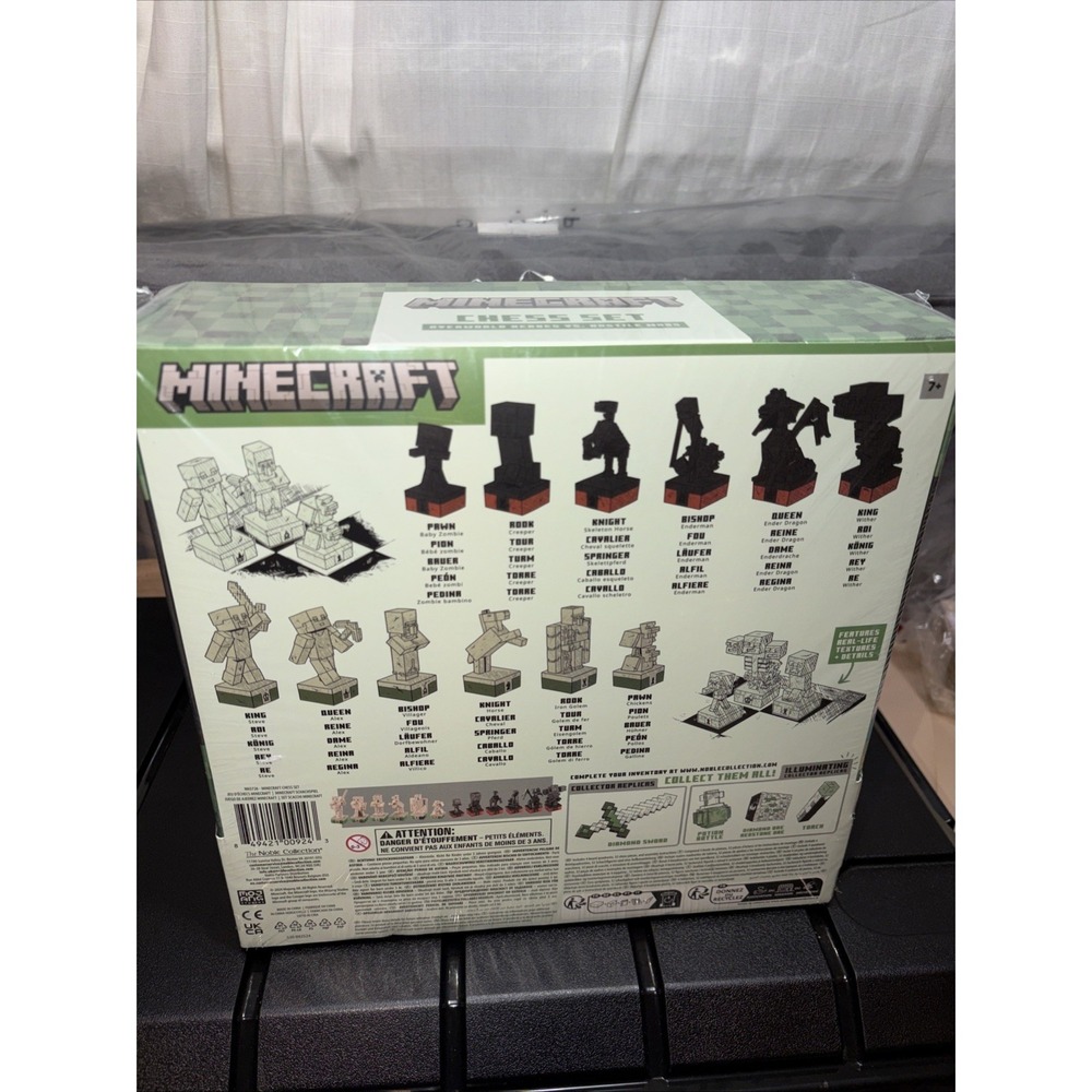 Minecraft Chess Set - Overworld Heroes vs Hostile Mobs (NEW SEALED IN BOX) - Picture 4 of 10